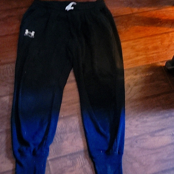 Under Armour loose coupe Womens black with white logo - Picture 2 of 7